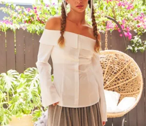 OFF SHOULDER BOTTON DOWN TOP